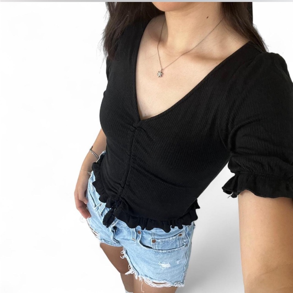 Forever 21 Blac Ruffled Scrunch Top/Blouse